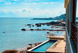 a view of the ocean from a balcony of a building at 朴宿栖澜海居崂山风景区店 in Qingdao