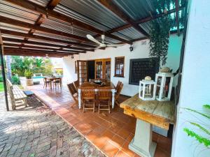 Kawasan patio atau luaran di De Kunst Huisje