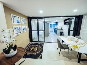 Kuchyň nebo kuchyňský kout v ubytování Oliver's House KS + 34 fotografií