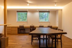 Konferenční prostory v ubytování Rinrei terrace 一棟貸切 シングルルーム6部屋 各部屋トイレ シャワー付