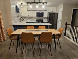 Dapur atau dapur kecil di Spacious 3BR Ranch Near I-64 and Highway K
