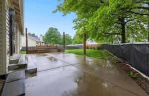 Taman di luar Spacious 3BR Ranch Near I-64 and Highway K