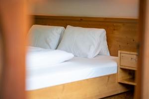 A bed or beds in a room at Ferienpension Senfter