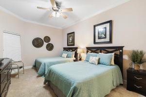 Ένα ή περισσότερα κρεβάτια σε δωμάτιο στο Phoenix West Condominiums