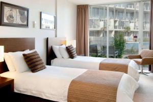Postel nebo postele na pokoji v ubytování Wyndham Resort Torquay + 37 fotografií