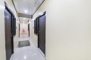 Φωτογραφία από το άλμπουμ του FabExpress Awadh Inn - 400m from Shri Ram Janam Bhumi σε Ayodhya