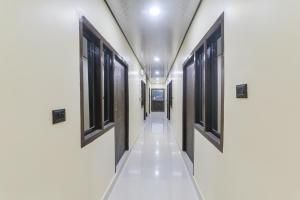 Φωτογραφία από το άλμπουμ του FabExpress Awadh Inn - 400m from Shri Ram Janam Bhumi σε Ayodhya