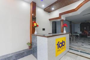 Ο χώρος του λόμπι ή της ρεσεψιόν στο FabExpress Awadh Inn - 400m from Shri Ram Janam Bhumi