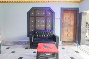 Χώρος καθιστικού στο FabExpress Awadh Inn - 400m from Shri Ram Janam Bhumi