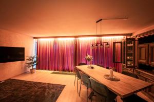 Fotografie z fotogalerie ubytování Ferienhaus Rosenheim I Billiard I Garden v destinaci Rosenheim