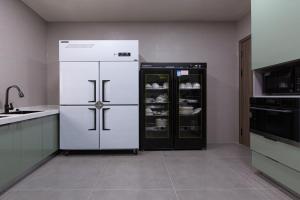 Kuchyň nebo kuchyňský kout v ubytování Shangri-La's Three Seasons Resort & Hotel