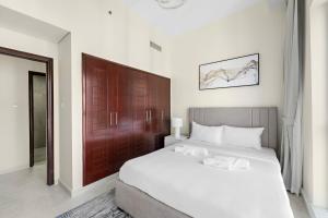 Postel nebo postele na pokoji v ubytování Boulevard Central 2 by Luxstay Holiday Homes