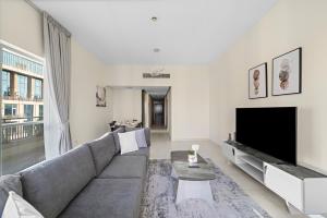 TV a/nebo společenská místnost v ubytování Boulevard Central 2 by Luxstay Holiday Homes