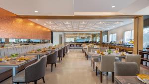 Swiss-Belexpress Yogyakarta餐厅或其他用餐的地方