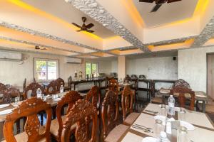 Nazri Hotel - Near Arambol Beach餐厅或其他用餐的地方