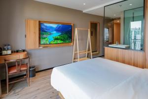 Postel nebo postele na pokoji v ubytování Orange Crystal Phoenix hotel