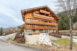 Casa in legno con balcone su strada di Appartement 26 - 9 personnes a Les Allues