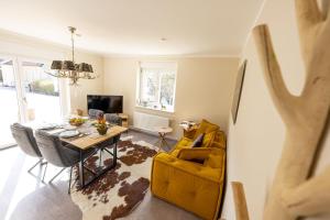 TV a/nebo společenská místnost v ubytování Ferienwohnungen Schwarzwaldzauber