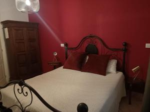 A bed or beds in a room at Colosseum B