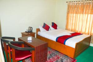 Ένα ή περισσότερα κρεβάτια σε δωμάτιο στο Hotel Village Inn