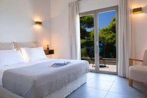 Ένα ή περισσότερα κρεβάτια σε δωμάτιο στο Ionian White Villa +79 φωτογραφίες