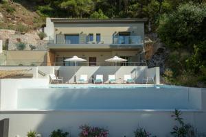 Πισίνα στο ή κοντά στο Ionian White Villa