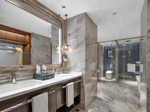 Shanghai Hongqiao Yankuang Tulip Hotel的一间浴室