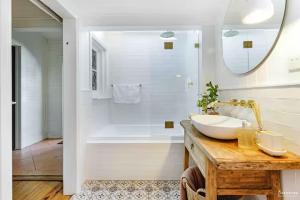 Ένα μπάνιο στο Highland Cottage- Modern Country Life at Leura +21 φωτογραφίες