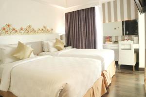 Voodi või voodid majutusasutuse All Nite & Day Hotel Yogjakarta - Gejayan toas