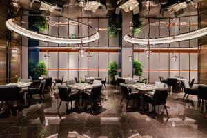 Shanghai Hongqiao Yankuang Tulip Hotel餐厅或其他用餐的地方