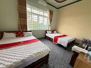 Letto o letti in una camera di Hồng Ngọc 2 Hotel Tà Đùng