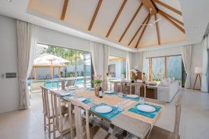 Πισίνα στο ή κοντά στο Spacious 4BR Private 15m Pool Villa Anchan V10 in Gated Residence
