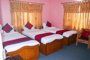 Ένα ή περισσότερα κρεβάτια σε δωμάτιο στο Hotel Village Inn