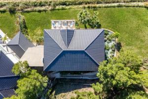 Vonkajšia záhrada v ubytovaní Villa Luxe piscine intérieure SPA chauffée vue exceptionnelle sur vignoble