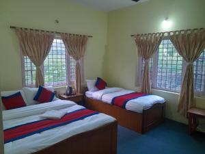 Ένα ή περισσότερα κρεβάτια σε δωμάτιο στο Hotel Village Inn