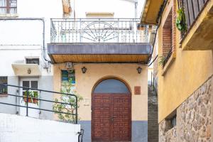 Balkón alebo terasa v ubytovaní Casa de pueblo con merendero y chimenea.