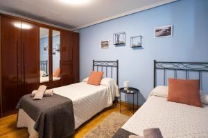 Posteľ alebo postele v izbe v ubytovaní Casa de pueblo con merendero y chimenea.