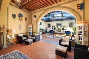 A seating area at Villa Il Sasso - Dimora d'Epoca