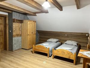 Posteľ alebo postele v izbe v ubytovaní U Eli i Mietka