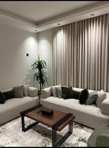 Khu vực ghế ngồi tại شقة راقية بدخول ذاتي بالقرب البوليفارد