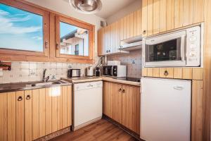 Nhà bếp/bếp nhỏ tại Appartement Cornec - Your stay in Megève
