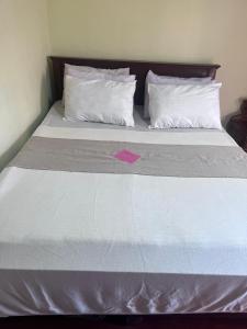 Кровать или кровати в номере Haranya Homestay