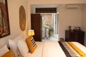 A bed or beds in a room at Neevana Hotel Hikkaduwa