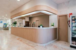 a lobby of a fast food restaurant with a counter at Port Europa in Calpe +37 photos