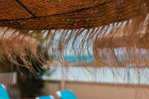 a bunch of brown hair hanging from a beach umbrella at Port Europa in Calpe