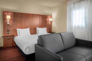 Postel nebo postele na pokoji v ubytování AC Hotel La Línea by Marriott