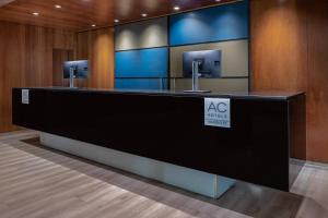 TV a/nebo společenská místnost v ubytování AC Hotel La Línea by Marriott