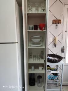 Kuchyň nebo kuchyňský kout v ubytování Casa Térrea 3 quartos, sendo 1 suíte Maringá