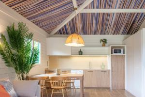 Kuchyň nebo kuchyňský kout v ubytování Cambrils Park Resort