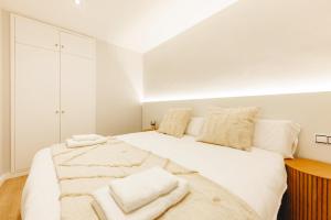Cama o camas de una habitación en Bravissimo Apartaments Mora 4